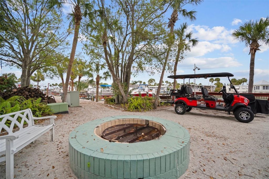 Image 46 of property listing at 4851 W GANDY BOULEVARD B7L9, Tampa, FL 33611