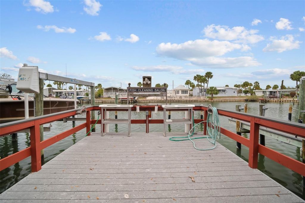 Image 48 of property listing at 4851 W GANDY BOULEVARD B7L9, Tampa, FL 33611