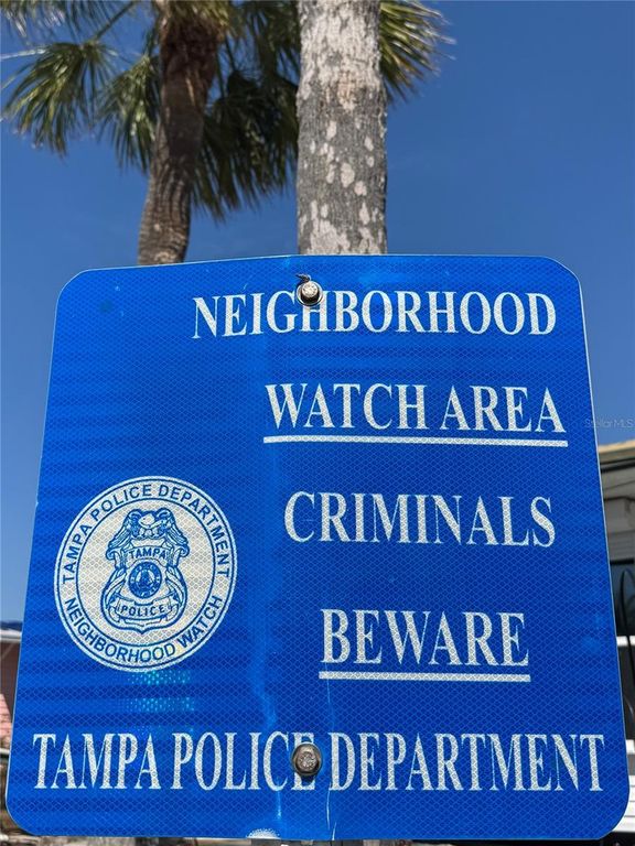 Image 53 of property listing at 4851 W GANDY BOULEVARD B7L9, Tampa, FL 33611