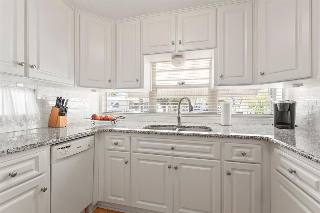 Image 8 of property listing at 4851 W GANDY BOULEVARD B7L9, Tampa, FL 33611