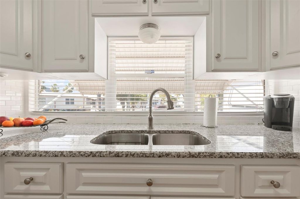 Image 9 of property listing at 4851 W GANDY BOULEVARD B7L9, Tampa, FL 33611