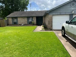 2902 Plymouth Colony Drive, Webster, TX 77598