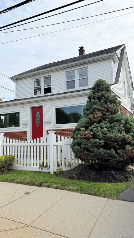 557 Newbridge Road, East Meadow, NY 11554 — exterior