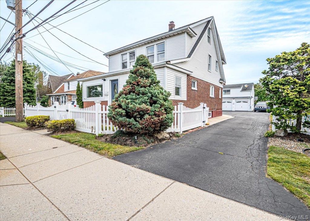 557 Newbridge Road, East Meadow, NY 11554 — photo 3