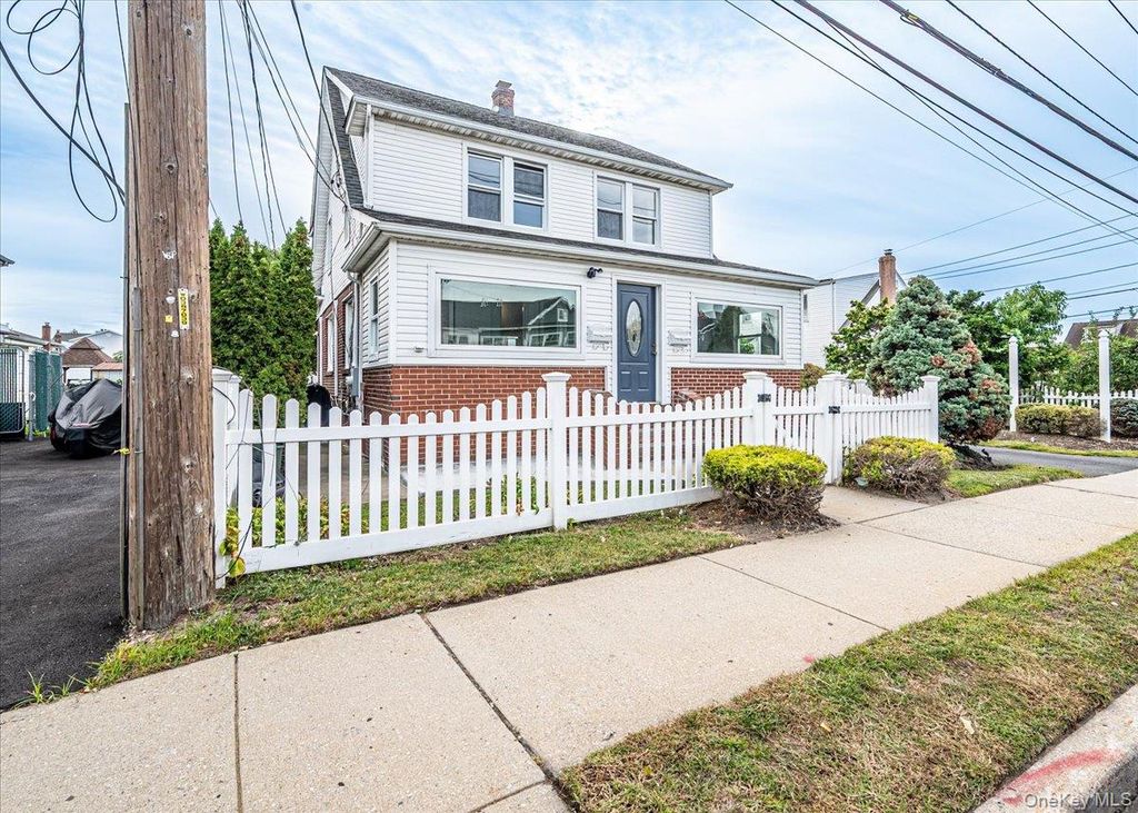 557 Newbridge Road, East Meadow, NY 11554 — photo 4