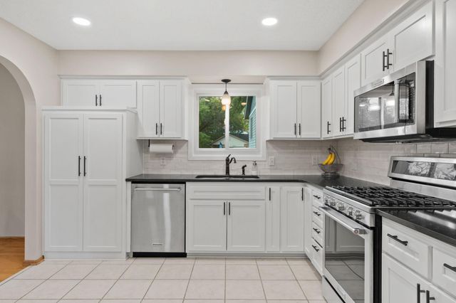 9612 Union Terrace Lane N, Maple Grove, MN 55369