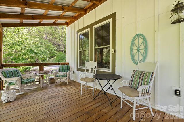 580 Split Pine Cove, Clyde, NC 28721