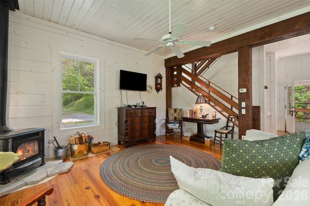 580 Split Pine Cove, Clyde, NC 28721