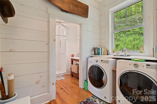 580 Split Pine Cove, Clyde, NC 28721