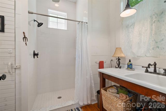 580 Split Pine Cove, Clyde, NC 28721
