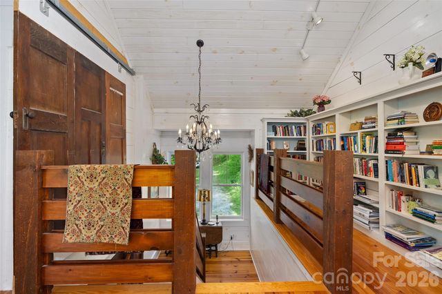 580 Split Pine Cove, Clyde, NC 28721