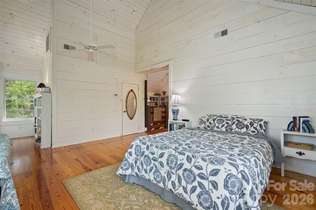 580 Split Pine Cove, Clyde, NC 28721