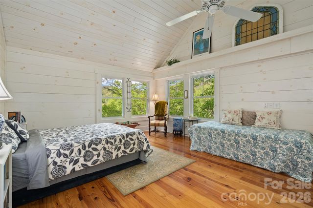 580 Split Pine Cove, Clyde, NC 28721