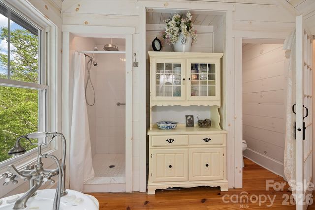 580 Split Pine Cove, Clyde, NC 28721