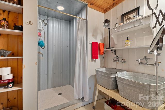 580 Split Pine Cove, Clyde, NC 28721