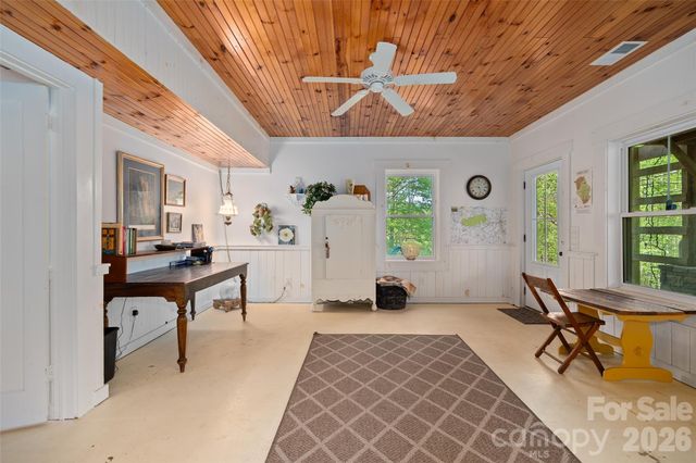580 Split Pine Cove, Clyde, NC 28721