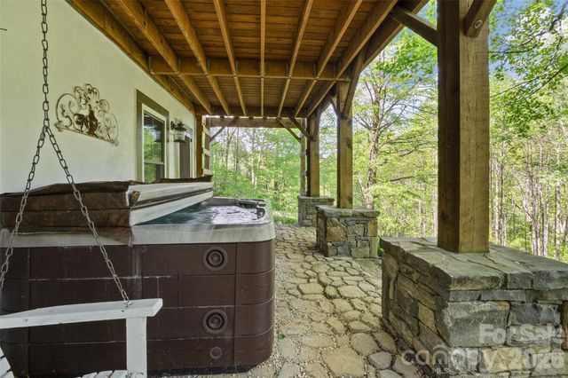 580 Split Pine Cove, Clyde, NC 28721