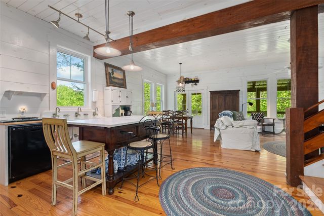 580 Split Pine Cove, Clyde, NC 28721