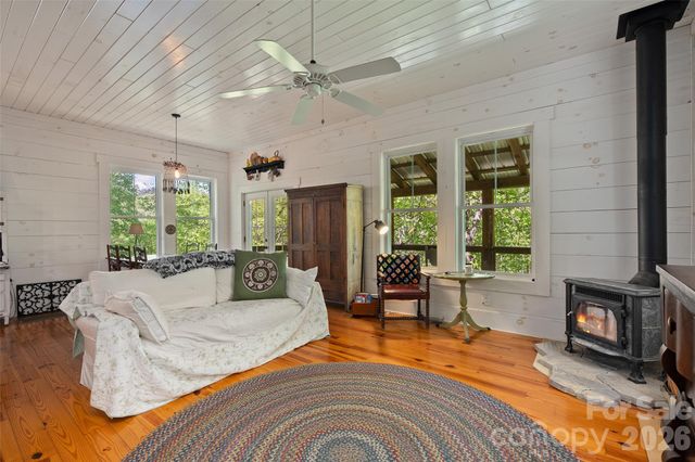 580 Split Pine Cove, Clyde, NC 28721