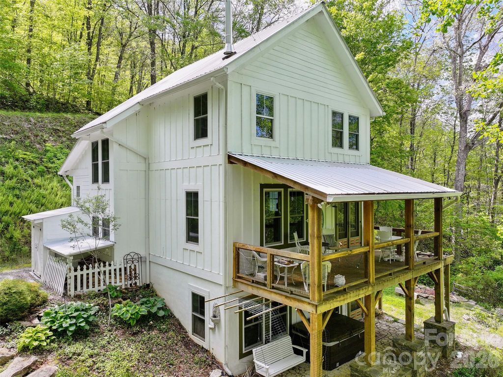 580 Split Pine Cove, Clyde, NC 28721