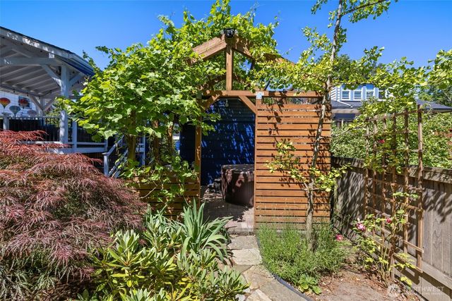 10532 Evanston Avenue N, Seattle, WA 98133