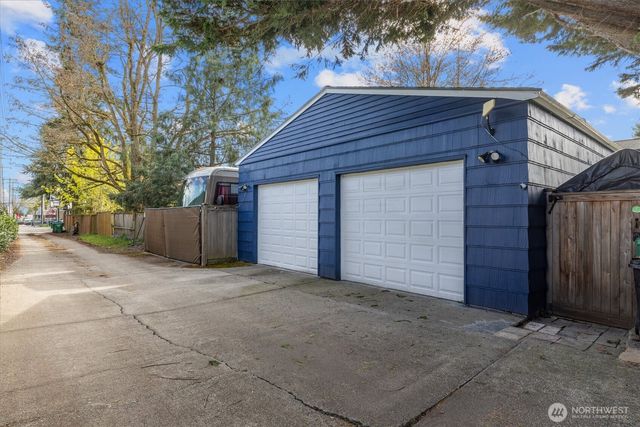 10532 Evanston Avenue N, Seattle, WA 98133