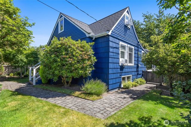 10532 Evanston Avenue N, Seattle, WA 98133