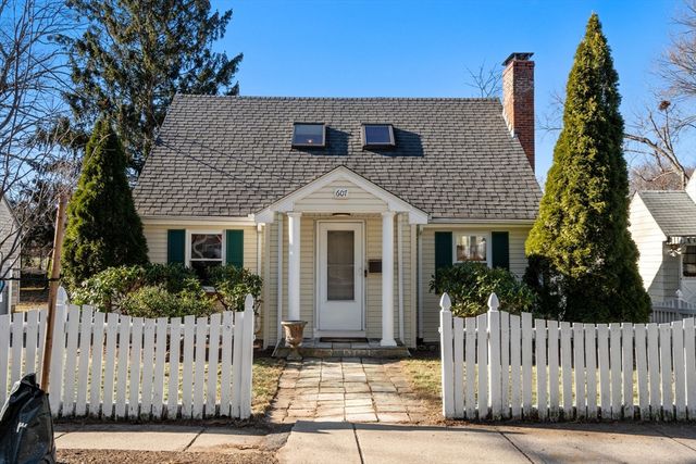 607 Poplar Street, Boston, MA 02131