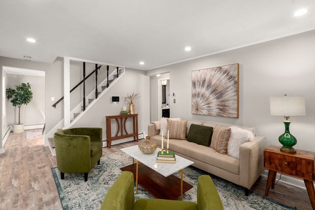 607 Poplar Street, Boston, MA 02131