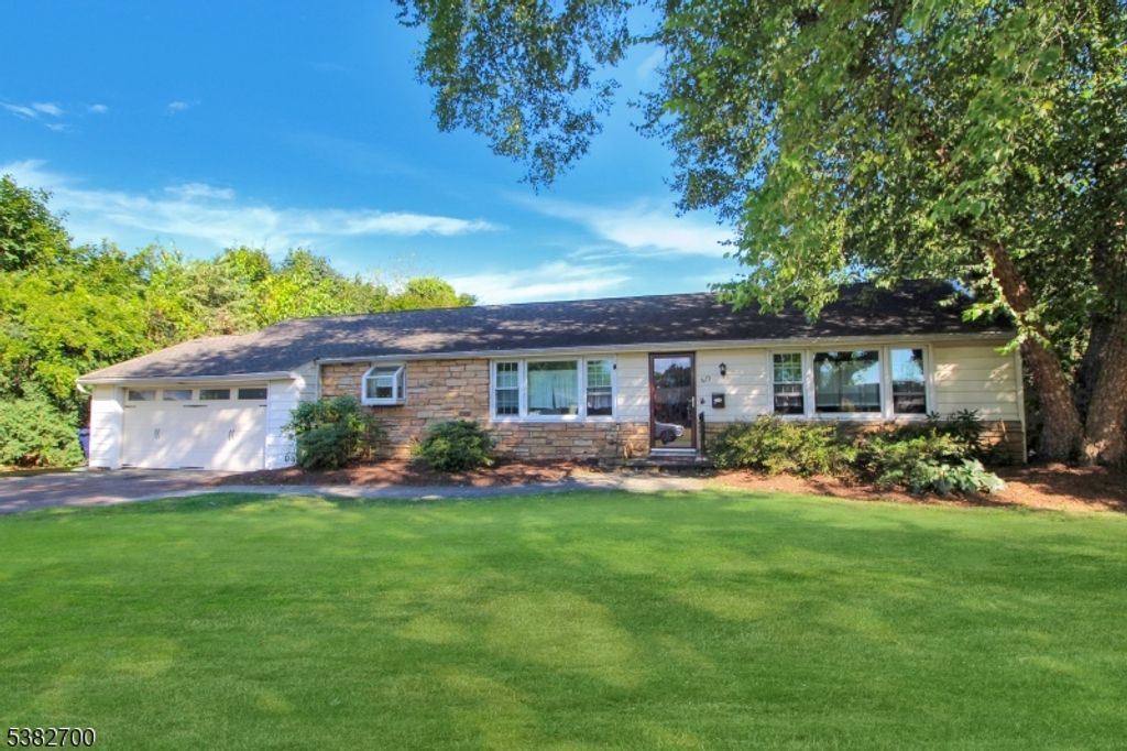 819 Lopatcong St, Belvidere Twp., NJ 07823