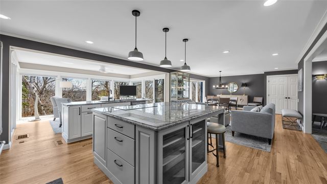 2055 Cottage Glen Drive SE, Cedar Rapids, IA 52403