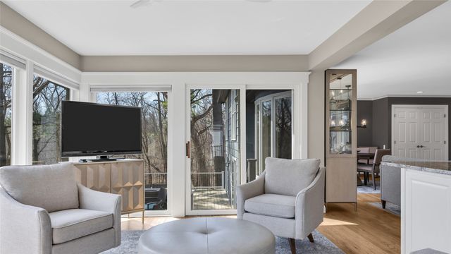 2055 Cottage Glen Drive SE, Cedar Rapids, IA 52403