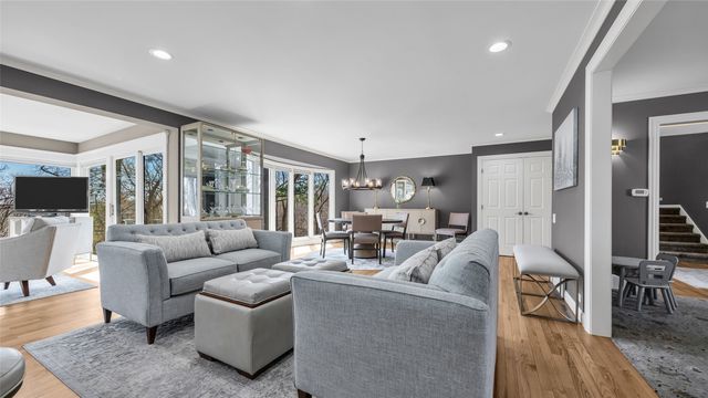 2055 Cottage Glen Drive SE, Cedar Rapids, IA 52403