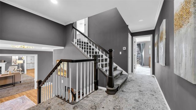 2055 Cottage Glen Drive SE, Cedar Rapids, IA 52403