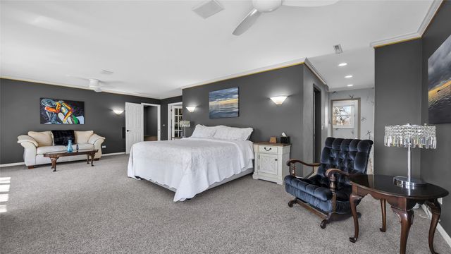 2055 Cottage Glen Drive SE, Cedar Rapids, IA 52403