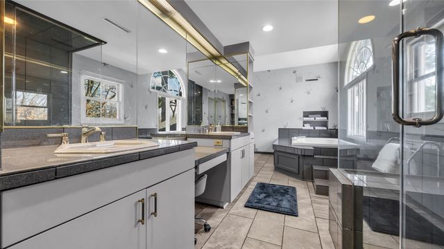 2055 Cottage Glen Drive SE, Cedar Rapids, IA 52403