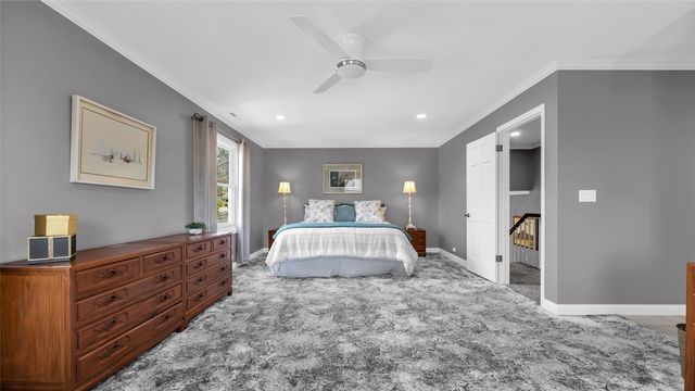 2055 Cottage Glen Drive SE, Cedar Rapids, IA 52403