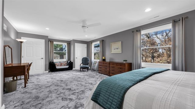 2055 Cottage Glen Drive SE, Cedar Rapids, IA 52403