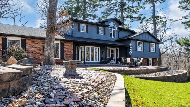 2055 Cottage Glen Drive SE, Cedar Rapids, IA 52403