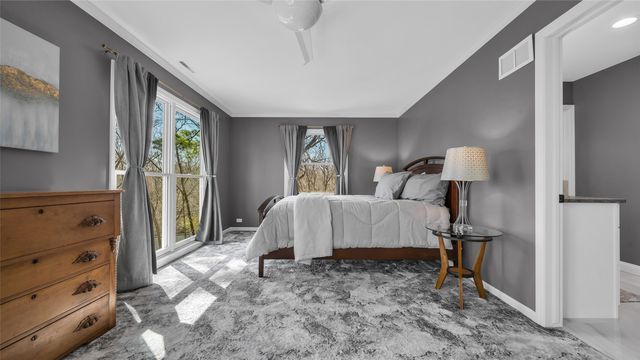 2055 Cottage Glen Drive SE, Cedar Rapids, IA 52403