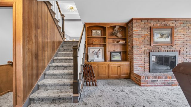 2055 Cottage Glen Drive SE, Cedar Rapids, IA 52403