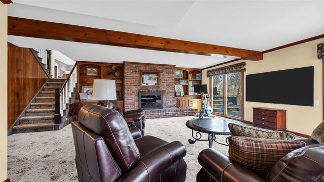 2055 Cottage Glen Drive SE, Cedar Rapids, IA 52403
