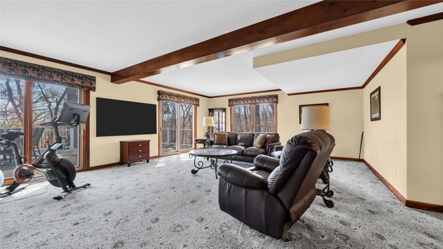 2055 Cottage Glen Drive SE, Cedar Rapids, IA 52403