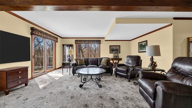 2055 Cottage Glen Drive SE, Cedar Rapids, IA 52403