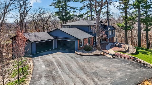 2055 Cottage Glen Drive SE, Cedar Rapids, IA 52403