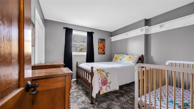 2055 Cottage Glen Drive SE, Cedar Rapids, IA 52403