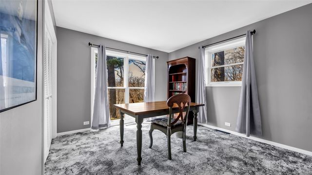 2055 Cottage Glen Drive SE, Cedar Rapids, IA 52403