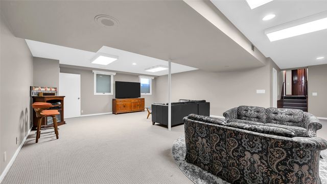 2055 Cottage Glen Drive SE, Cedar Rapids, IA 52403