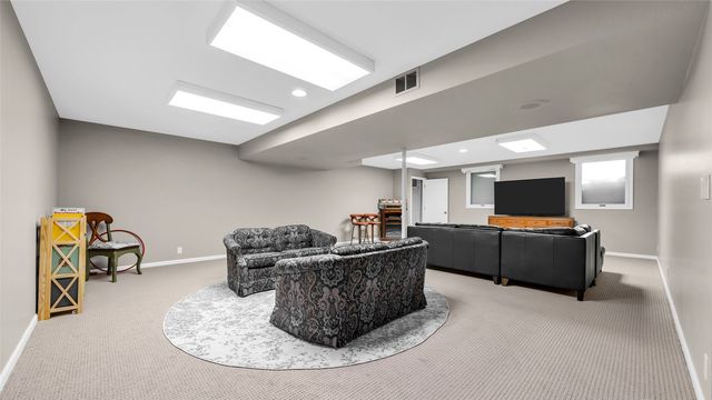 2055 Cottage Glen Drive SE, Cedar Rapids, IA 52403
