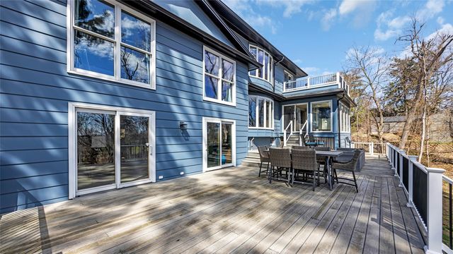 2055 Cottage Glen Drive SE, Cedar Rapids, IA 52403